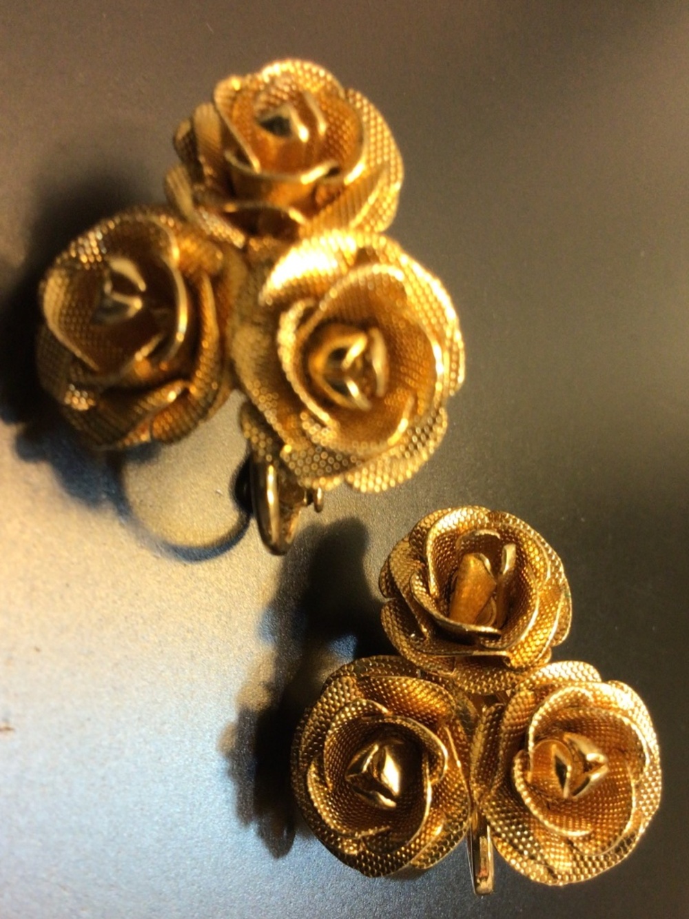 Vintage 1960s Triple Rose Clip On Earrings Gold Tone Mesh Texture Romantic